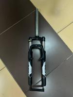 Вилка 26" 1-1/8" ZOOM 595S амортиз, пружин, блокир. на руле, ход 100мм, под диск PM черн УЦЕНКА!, 595S-26